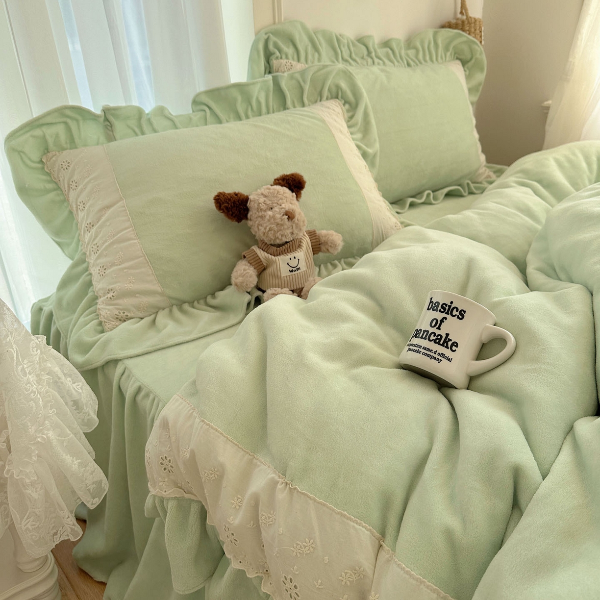 91家纺网 家纺一手货源 找家纺 轻奢坊 2025新款牛奶绒纯色全棉蕾丝大花边四件套-软乎系列 软乎绿