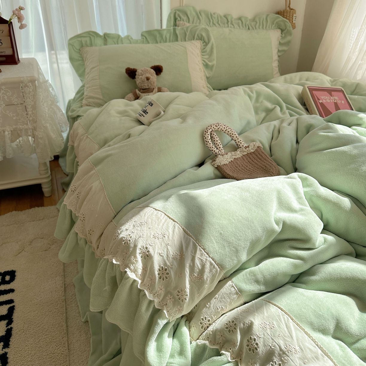 91家纺网 家纺一手货源 找家纺 轻奢坊 2025新款牛奶绒纯色全棉蕾丝大花边四件套-软乎系列 软乎绿