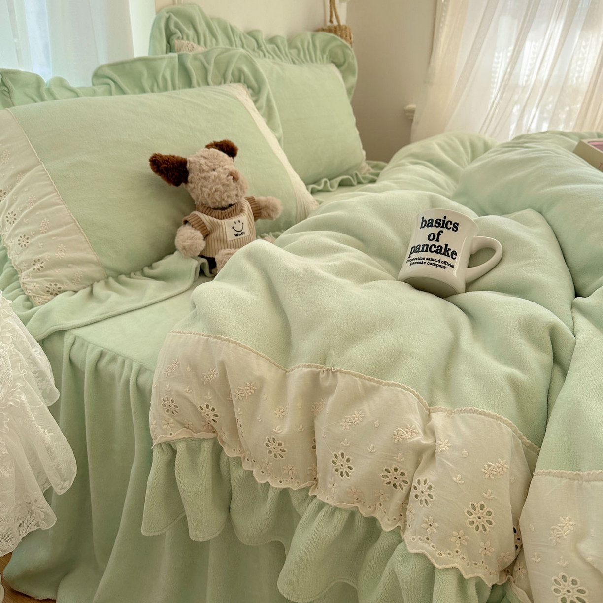 91家纺网 家纺一手货源 找家纺 轻奢坊 2025新款牛奶绒纯色全棉蕾丝大花边四件套-软乎系列 软乎绿