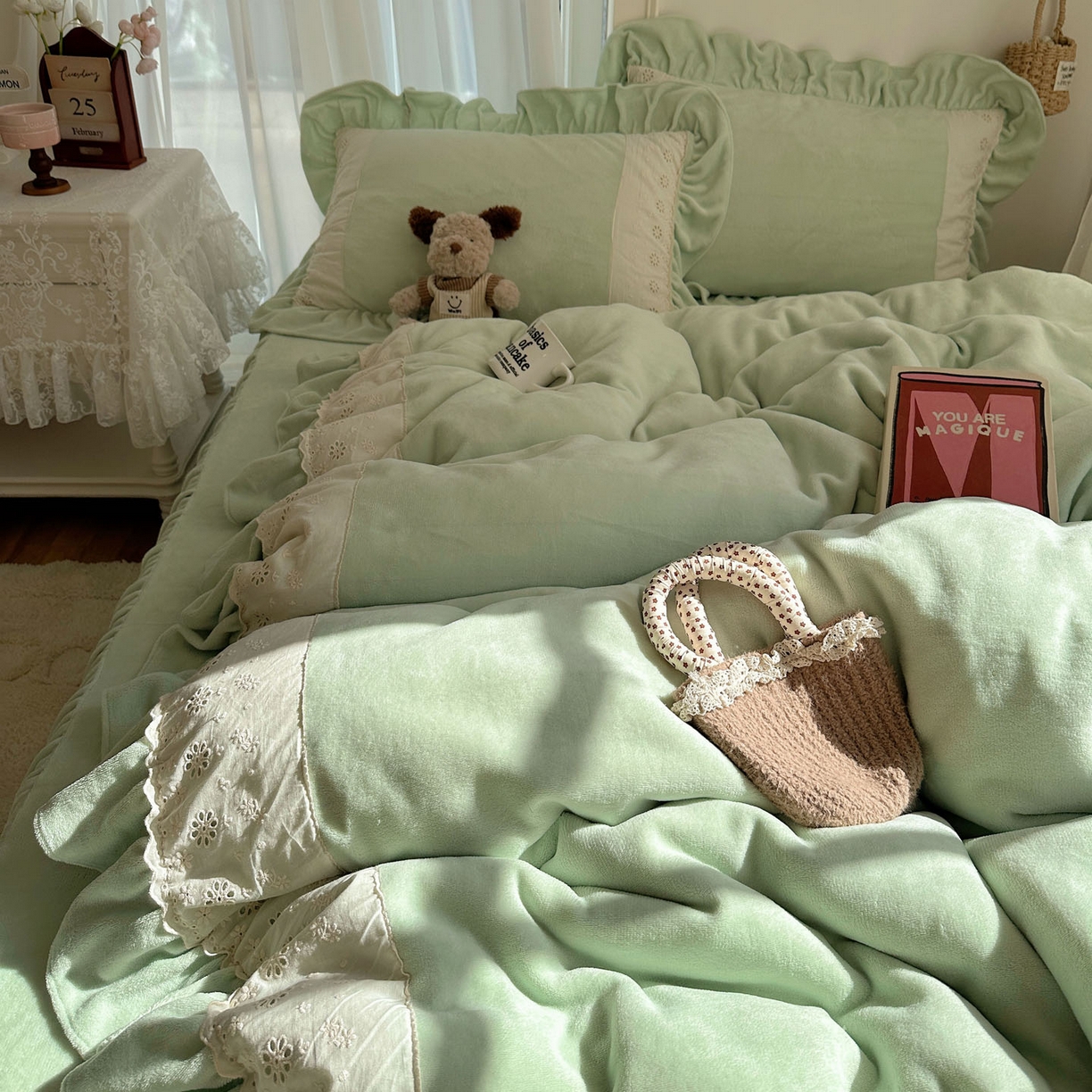 91家纺网 家纺一手货源 找家纺 轻奢坊 2025新款牛奶绒纯色全棉蕾丝大花边四件套-软乎系列 软乎绿