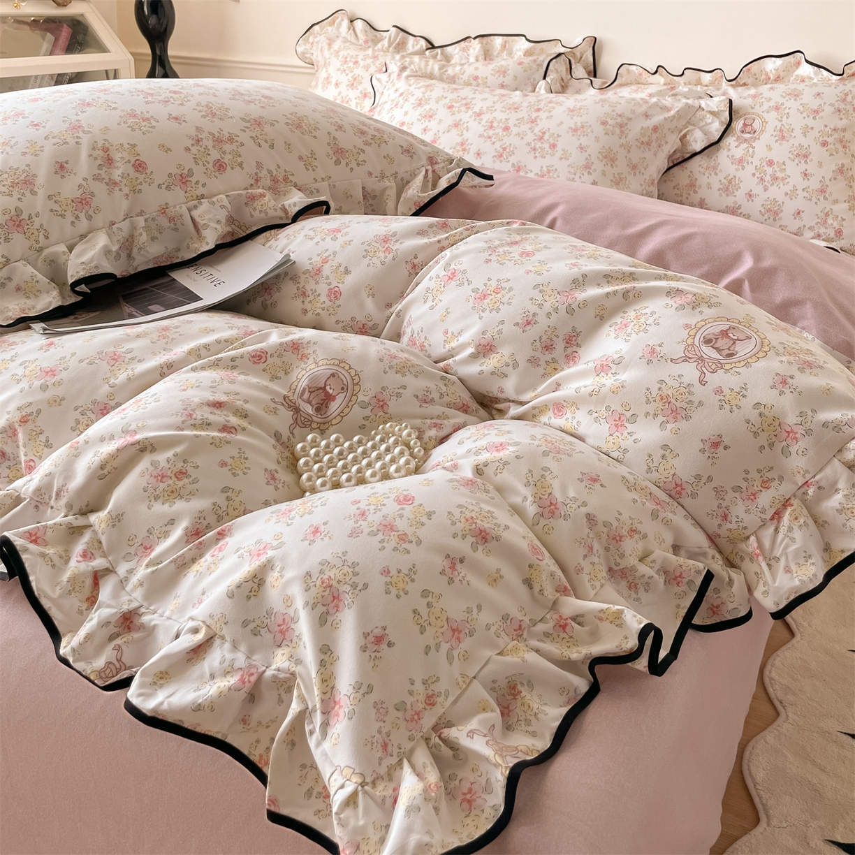 91家纺网 家纺一手货源 找家纺 义博家纺 2025新款韩版花边印花四件套四件套 碎花-浅粉