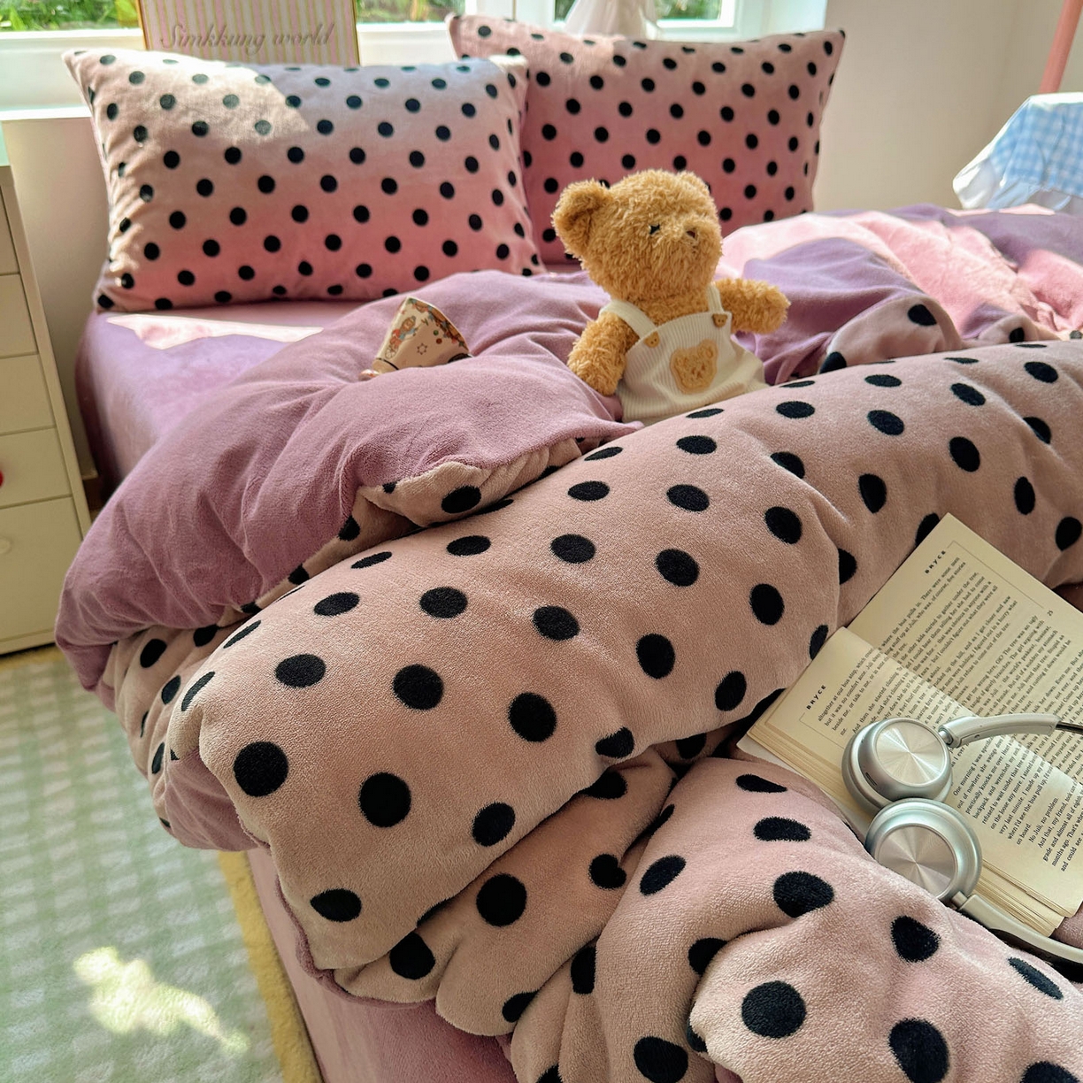 91家纺网 家纺一手货源 找家纺 优选 2025新款小清新加厚高克重牛奶绒四件套直播爆款电商爆款波利圆点-紫