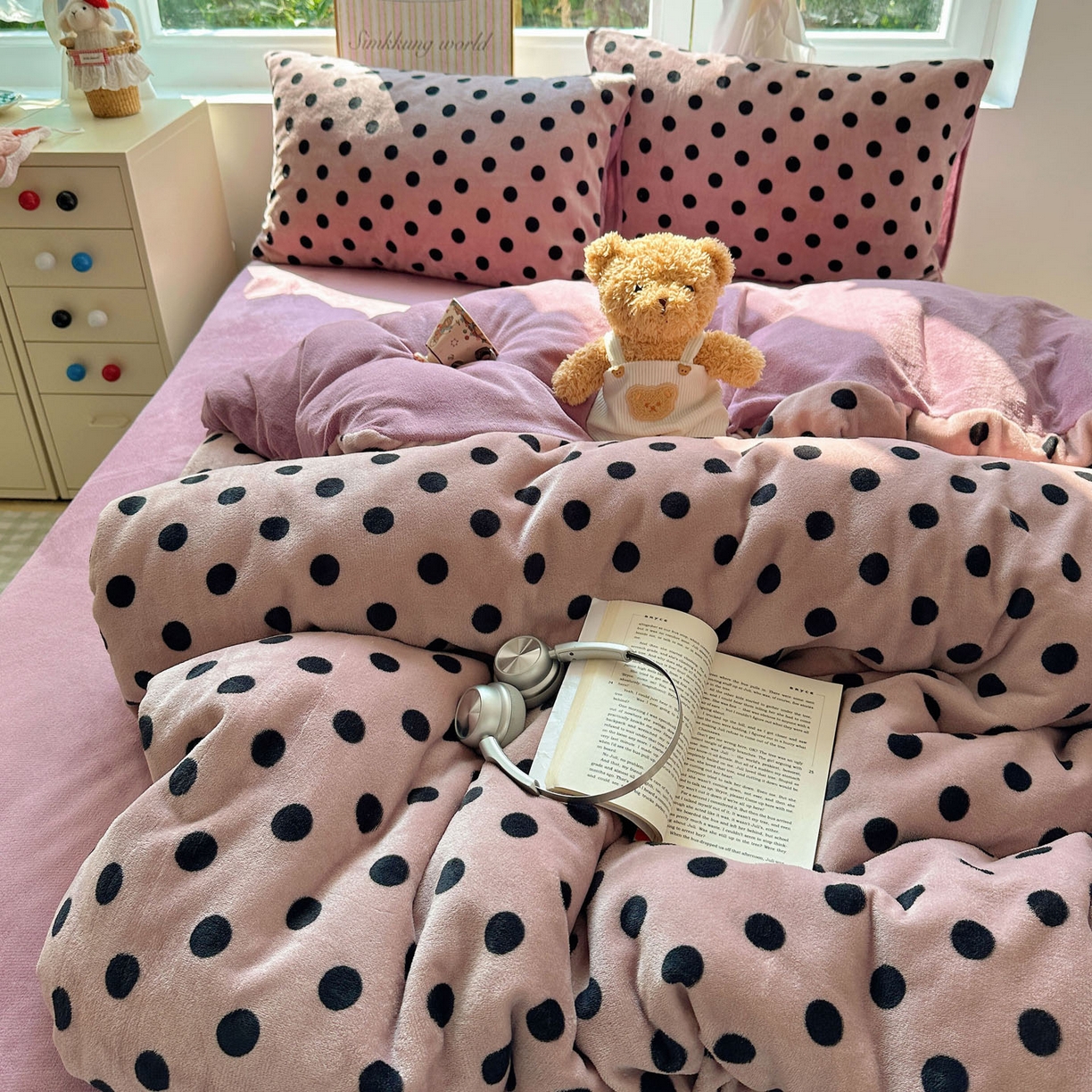 91家纺网 家纺一手货源 找家纺 优选 2025新款小清新加厚高克重牛奶绒四件套直播爆款电商爆款波利圆点-紫