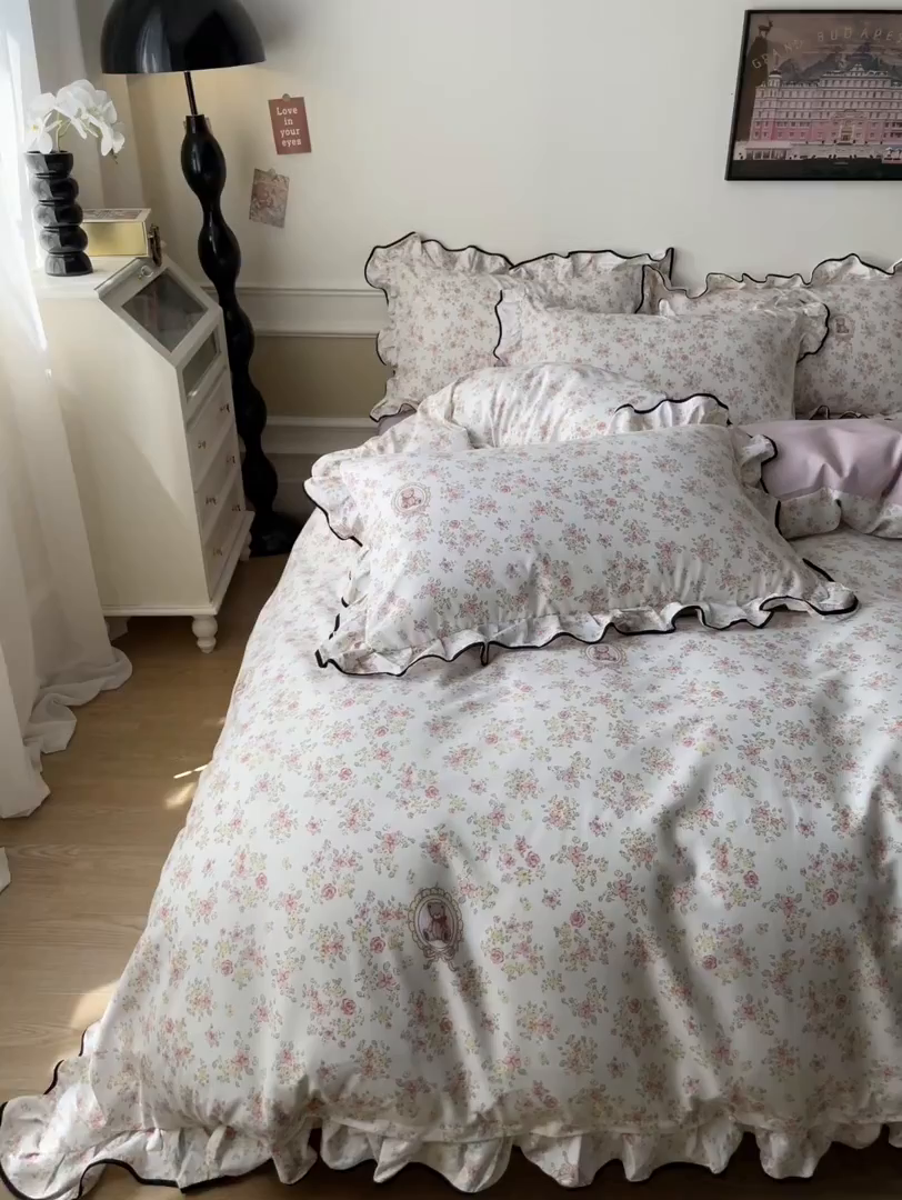 91家纺网 家纺一手货源 找家纺 义博家纺 2025新款韩版花边印花四件套四件套 碎花-浅粉