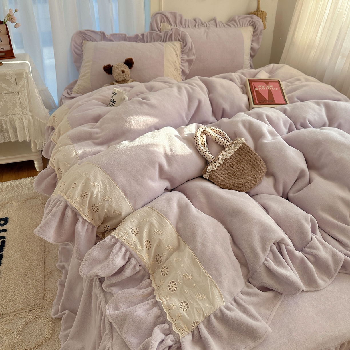 91家纺网 家纺一手货源 找家纺 轻奢坊 2025新款牛奶绒纯色全棉蕾丝大花边四件套-软乎系列 软乎紫