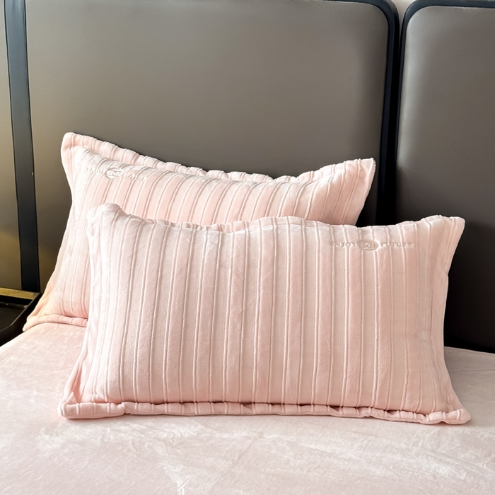 91家纺网 家纺一手货源 找家纺 （总）保罗圣迪奥 2025新款230克牛奶绒压花绣花四件套-沐凡