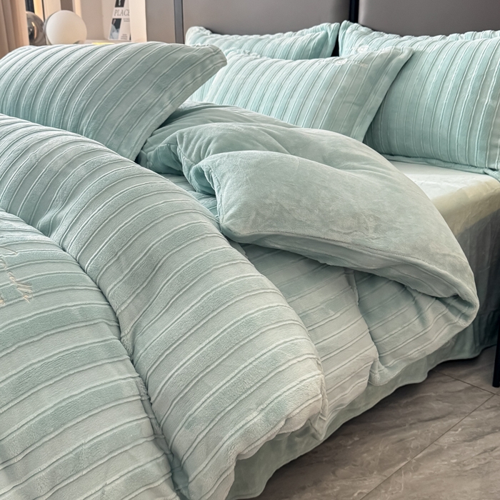 91家纺网 家纺一手货源 找家纺 保罗圣迪奥 2025新款230克牛奶绒压花绣花四件套-沐凡 沐凡-蓝