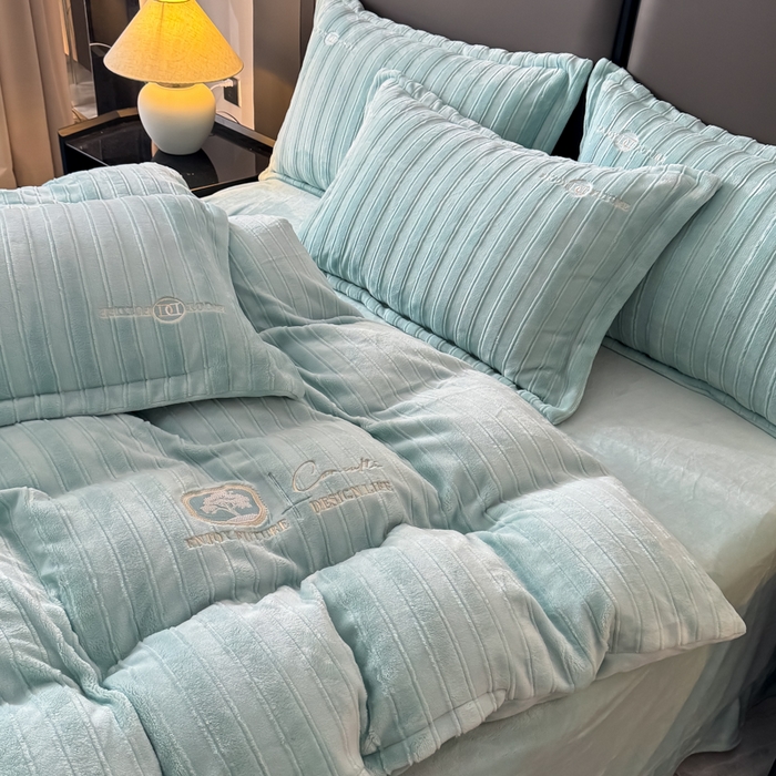 91家纺网 家纺一手货源 找家纺 保罗圣迪奥 2025新款230克牛奶绒压花绣花四件套-沐凡 沐凡-蓝