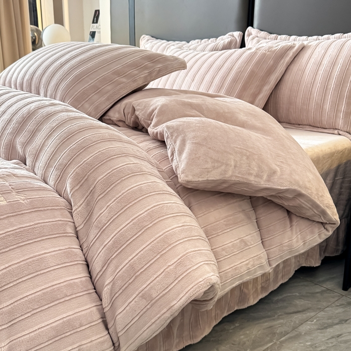 91家纺网 家纺一手货源 找家纺 保罗圣迪奥 2025新款230克牛奶绒压花绣花四件套-沐凡 沐凡-浅棕