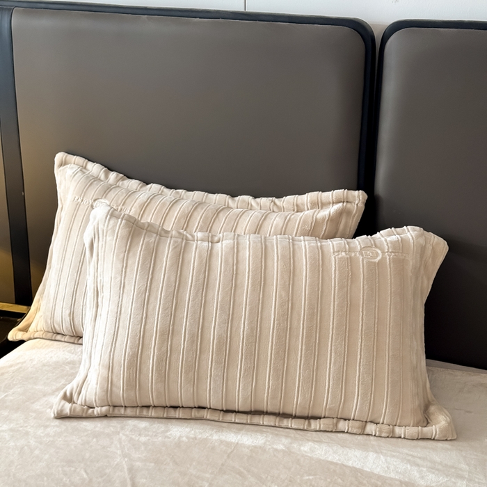 91家纺网 家纺一手货源 找家纺 保罗圣迪奥 2025新款230克牛奶绒压花绣花四件套-沐凡 沐凡-卡其