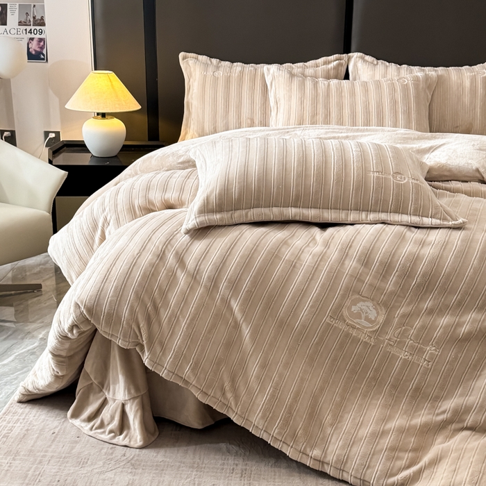 91家纺网 家纺一手货源 找家纺 保罗圣迪奥 2025新款230克牛奶绒压花绣花四件套-沐凡 沐凡-卡其