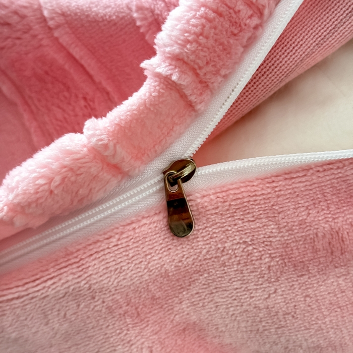 91家纺网 家纺一手货源 找家纺 保罗圣迪奥 2025新款230克牛奶绒压花绣花四件套-沐凡 沐凡-粉