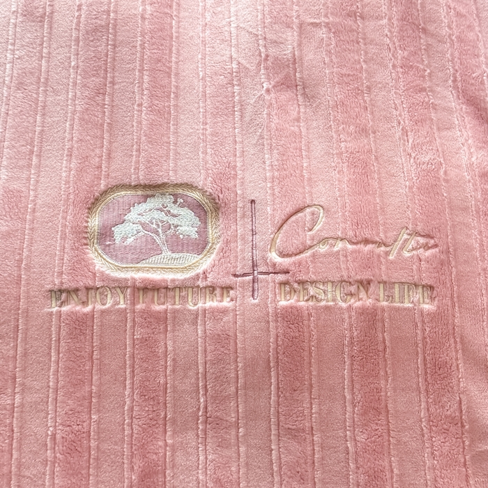 91家纺网 家纺一手货源 找家纺 保罗圣迪奥 2025新款230克牛奶绒压花绣花四件套-沐凡 沐凡-粉