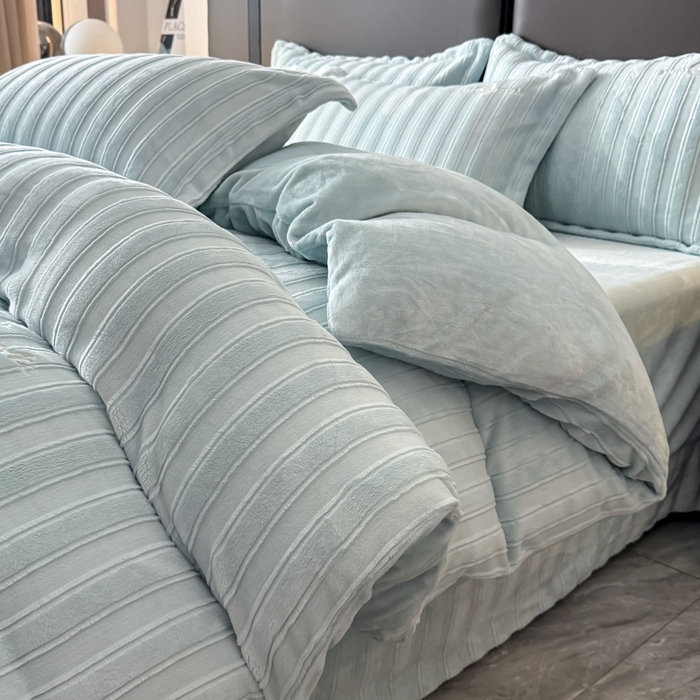 91家纺网 家纺一手货源 找家纺 保罗圣迪奥 2025新款230克牛奶绒压花绣花四件套-沐凡 沐凡-浅蓝