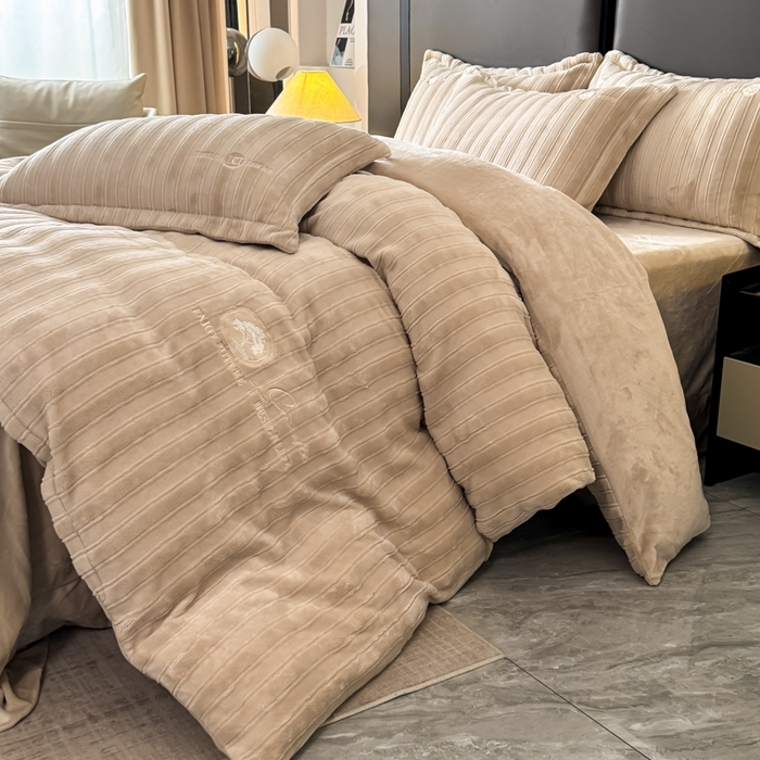 91家纺网 家纺一手货源 找家纺 保罗圣迪奥 2025新款230克牛奶绒压花绣花四件套-沐凡 沐凡-卡其