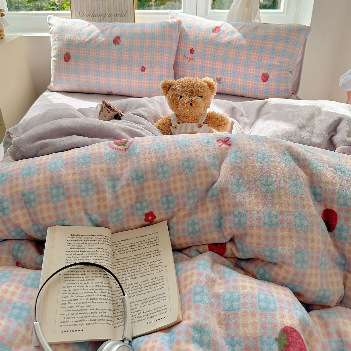 91家纺网 家纺一手货源 找家纺 优选 2025新款小清新加厚高克重牛奶绒四件套直播爆款电商爆款草莓星星