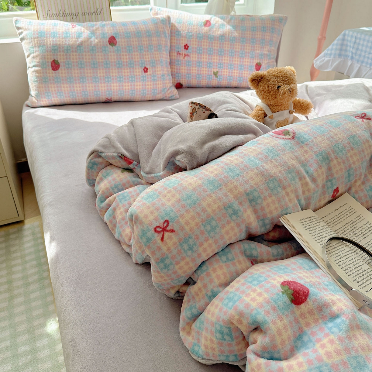 91家纺网 家纺一手货源 找家纺 优选 2025新款小清新加厚高克重牛奶绒四件套直播爆款电商爆款草莓星星