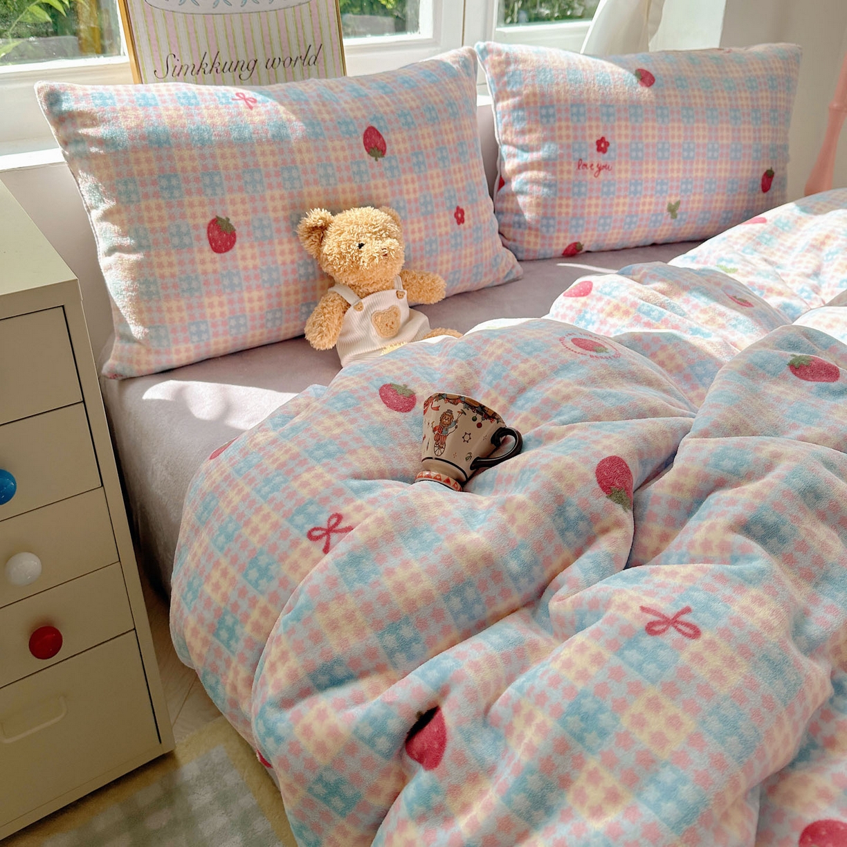 91家纺网 家纺一手货源 找家纺 优选 2025新款小清新加厚高克重牛奶绒四件套直播爆款电商爆款草莓星星