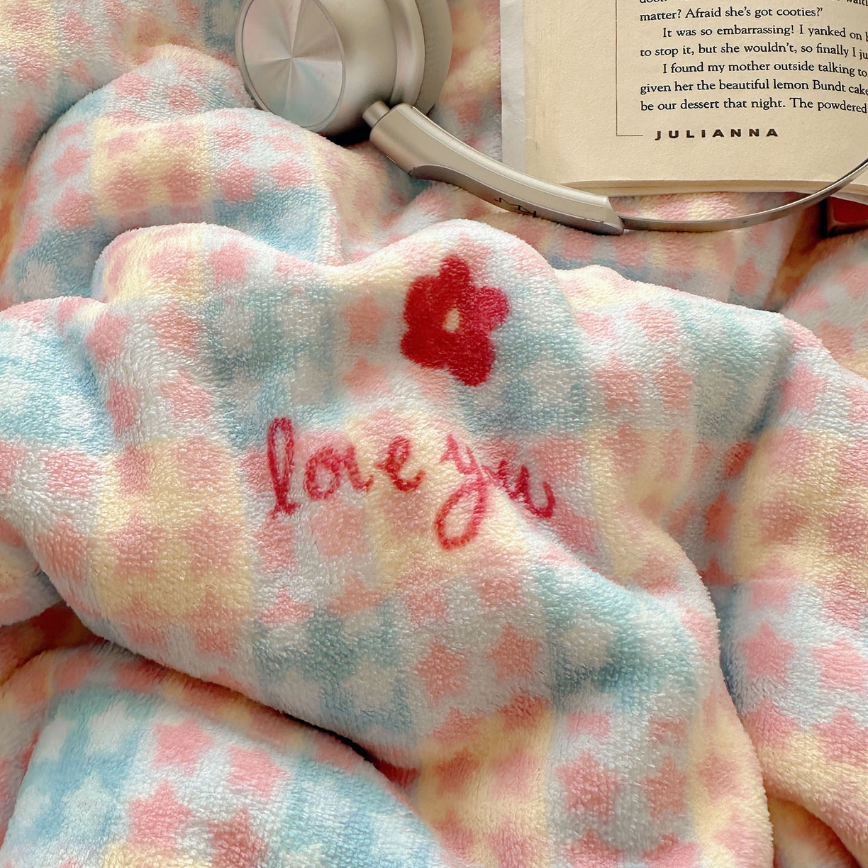 91家纺网 家纺一手货源 找家纺 优选 2025新款小清新加厚高克重牛奶绒四件套直播爆款电商爆款草莓星星