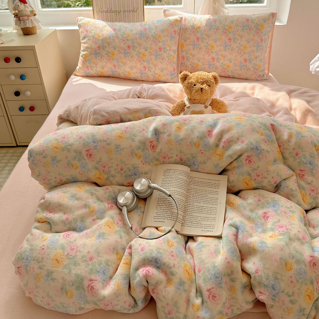 91家纺网 家纺一手货源 找家纺 优选 2025新款小清新加厚高克重牛奶绒四件套直播爆款电商爆款春意满园