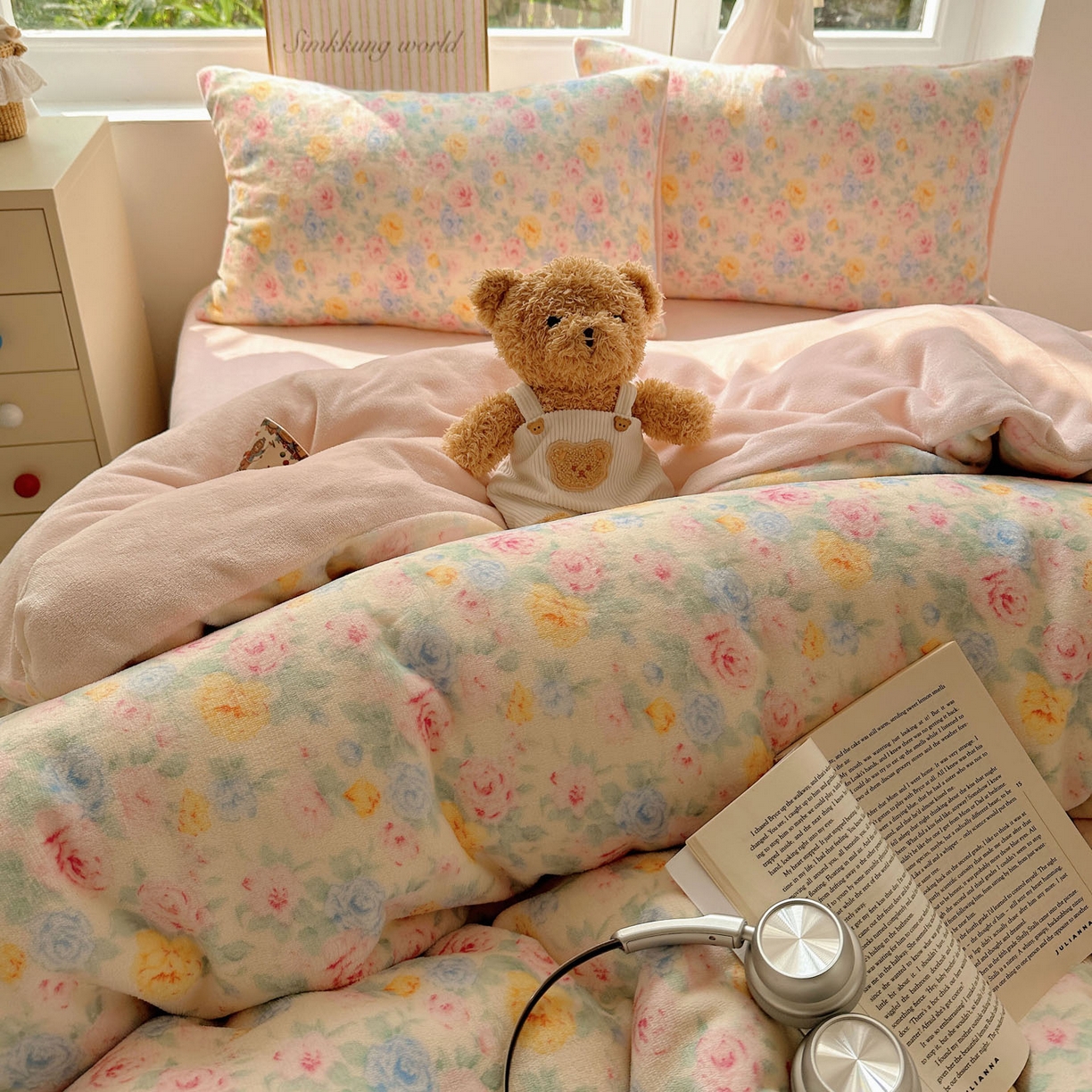 91家纺网 家纺一手货源 找家纺 优选 2025新款小清新加厚高克重牛奶绒四件套直播爆款电商爆款春意满园