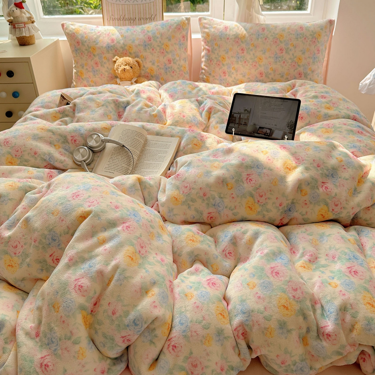 91家纺网 家纺一手货源 找家纺 优选 2025新款小清新加厚高克重牛奶绒四件套直播爆款电商爆款春意满园