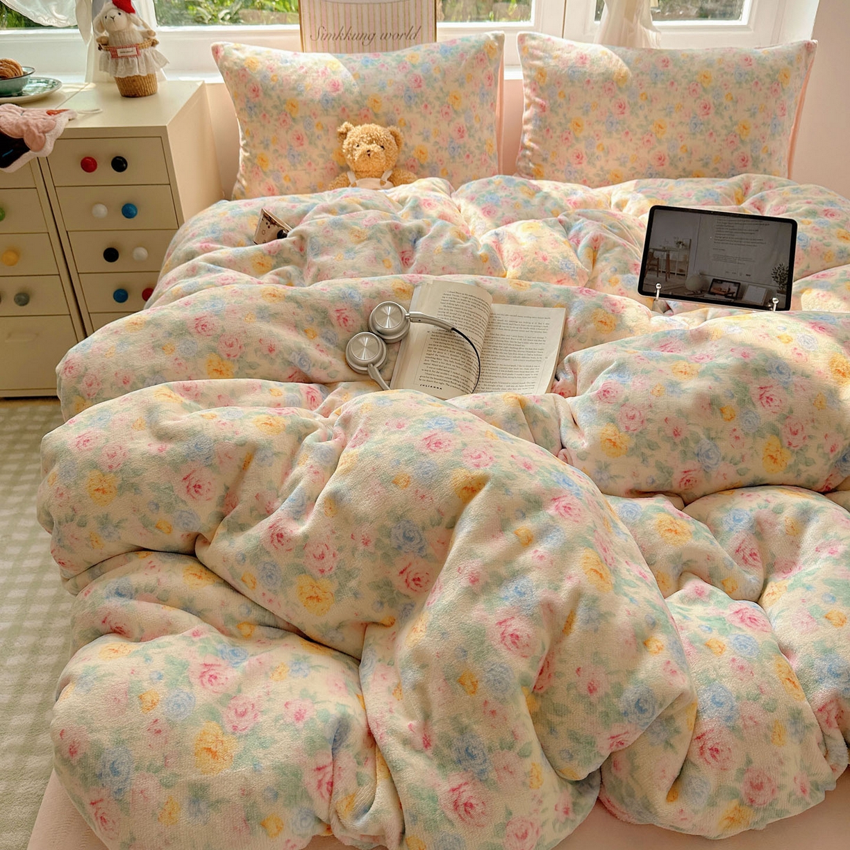 91家纺网 家纺一手货源 找家纺 优选 2025新款小清新加厚高克重牛奶绒四件套直播爆款电商爆款春意满园