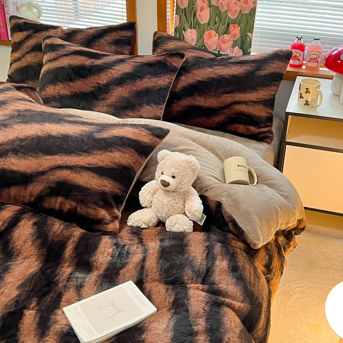 91家纺网 家纺一手货源 找家纺 妖妖家纺 2025新款加厚印花兔毛绒保暖四件套 斑斓可可