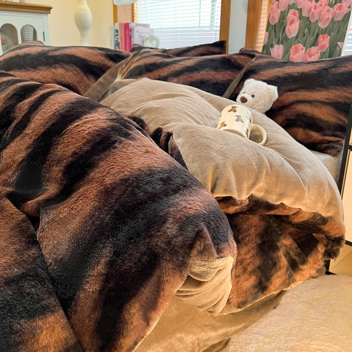 91家纺网 家纺一手货源 找家纺 妖妖家纺 2025新款加厚印花兔毛绒保暖四件套 斑斓可可