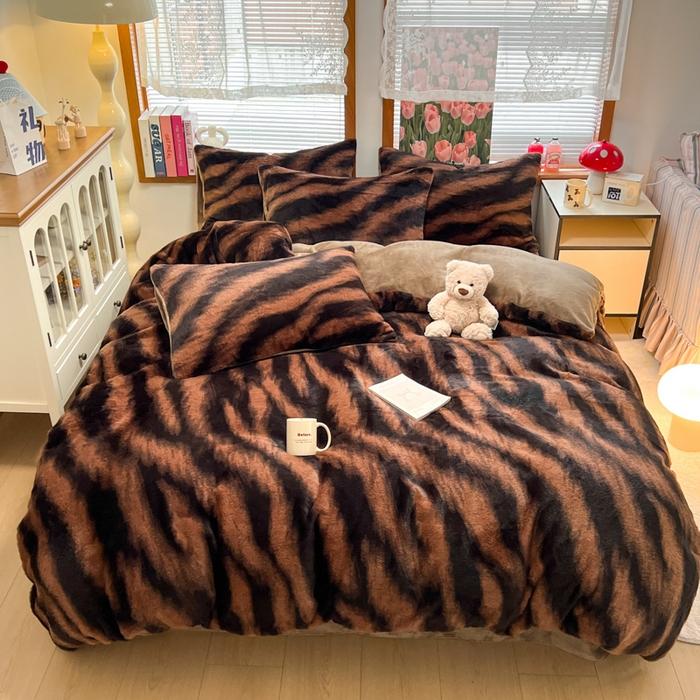 91家纺网 家纺一手货源 找家纺 妖妖家纺 2025新款加厚印花兔毛绒保暖四件套 斑斓可可