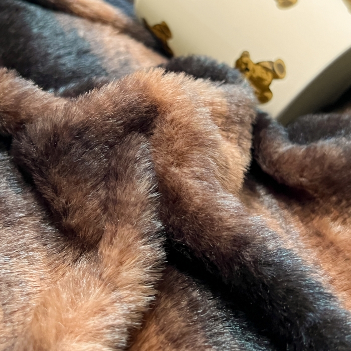 91家纺网 家纺一手货源 找家纺 妖妖家纺 2025新款加厚印花兔毛绒保暖四件套 斑斓可可