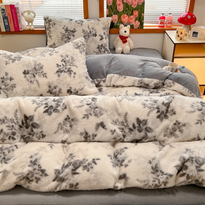 91家纺网 家纺一手货源 找家纺 妖妖家纺 2025新款加厚印花兔毛绒保暖四件套 花谷