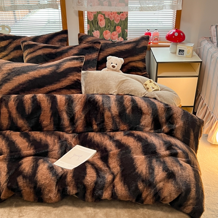 91家纺网 家纺一手货源 找家纺 妖妖家纺 2025新款加厚印花兔毛绒保暖四件套 斑斓可可