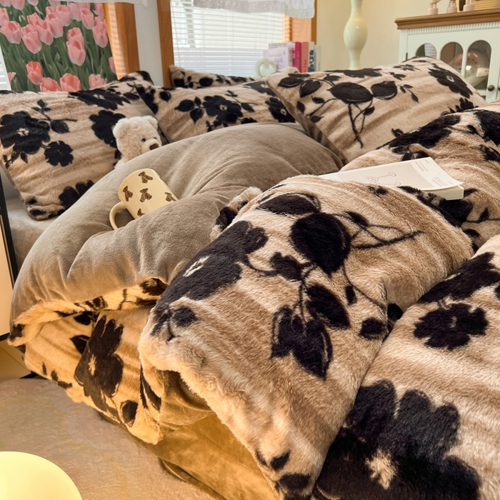 91家纺网 家纺一手货源 找家纺 妖妖家纺 2025新款加厚印花兔毛绒保暖四件套 花絮语