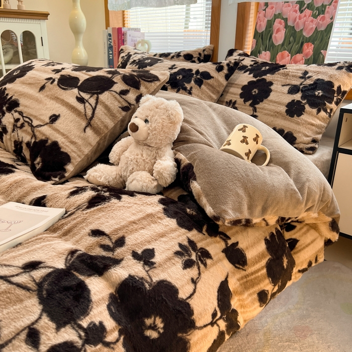 91家纺网 家纺一手货源 找家纺 妖妖家纺 2025新款加厚印花兔毛绒保暖四件套 花絮语