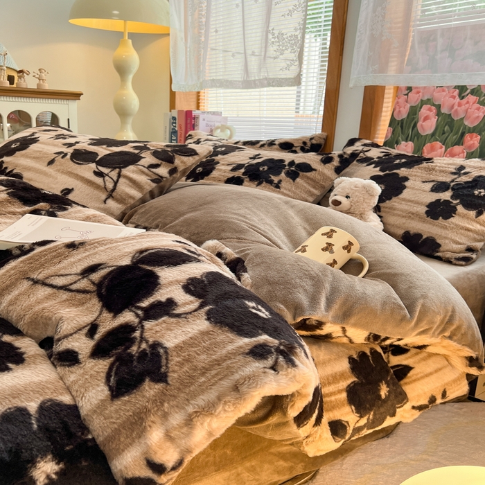 91家纺网 家纺一手货源 找家纺 妖妖家纺 2025新款加厚印花兔毛绒保暖四件套 花絮语