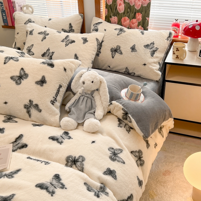 91家纺网 家纺一手货源 找家纺 妖妖家纺 2025新款加厚印花兔毛绒保暖四件套 幻蝶
