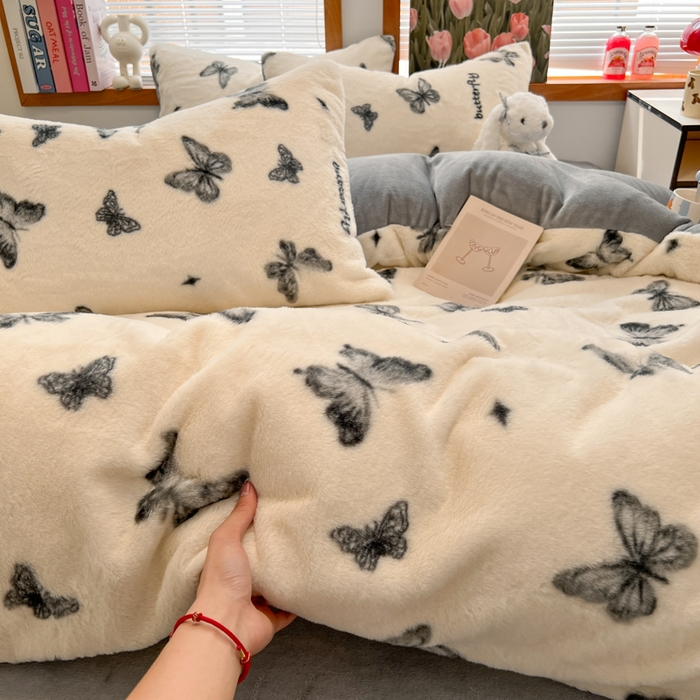 91家纺网 家纺一手货源 找家纺 妖妖家纺 2025新款加厚印花兔毛绒保暖四件套 幻蝶