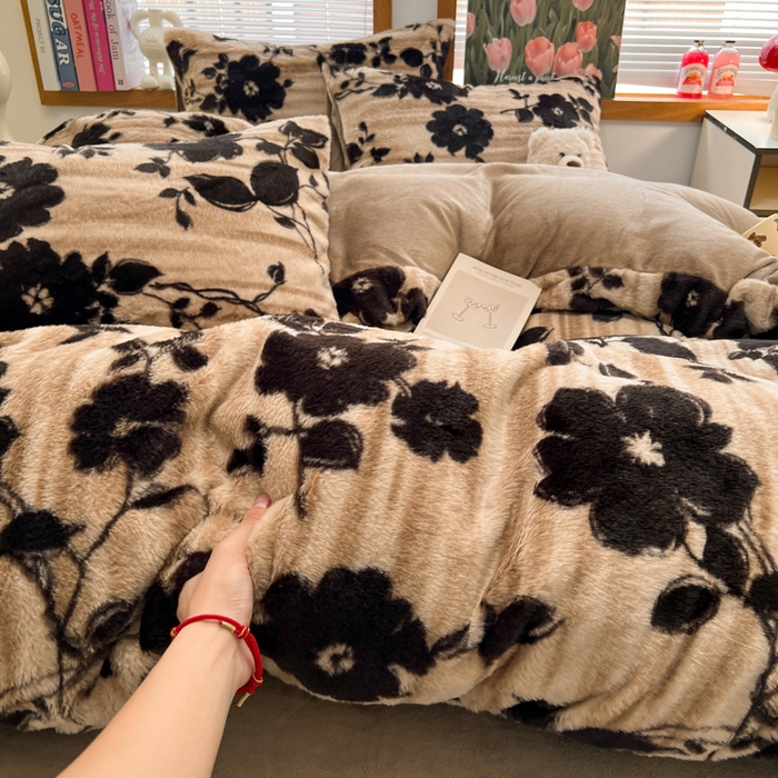 91家纺网 家纺一手货源 找家纺 妖妖家纺 2025新款加厚印花兔毛绒保暖四件套 花絮语