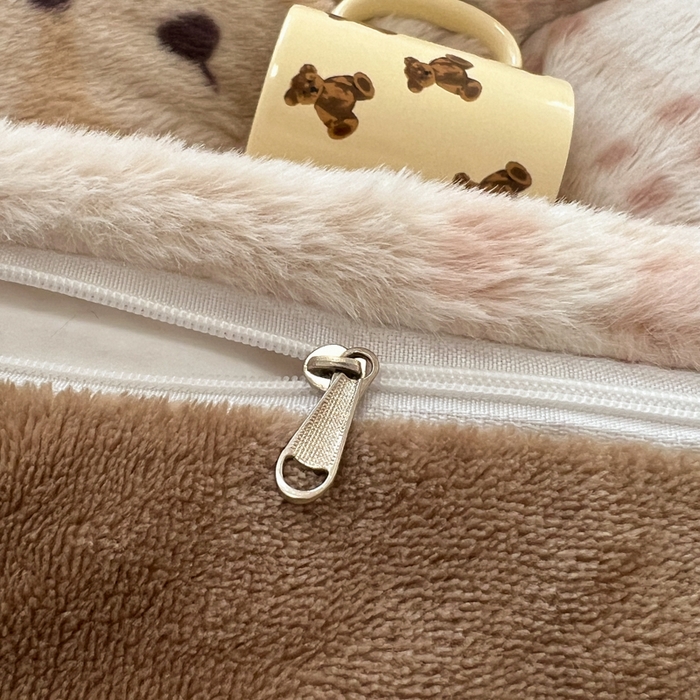 91家纺网 家纺一手货源 找家纺 妖妖家纺 2025新款加厚印花兔毛绒保暖四件套 萌萌奶熊