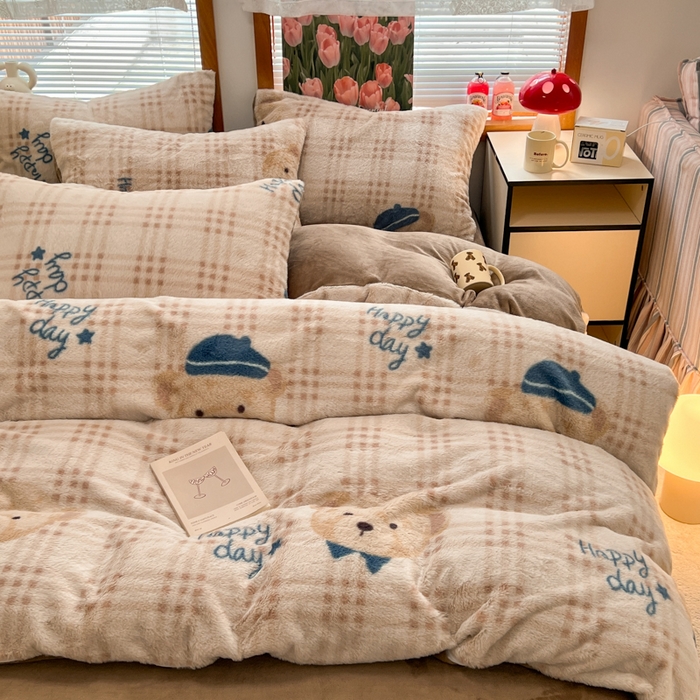 91家纺网 家纺一手货源 找家纺 妖妖家纺 2025新款加厚印花兔毛绒保暖四件套 萌萌奶熊