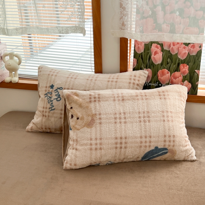 91家纺网 家纺一手货源 找家纺 妖妖家纺 2025新款加厚印花兔毛绒保暖四件套 萌萌奶熊