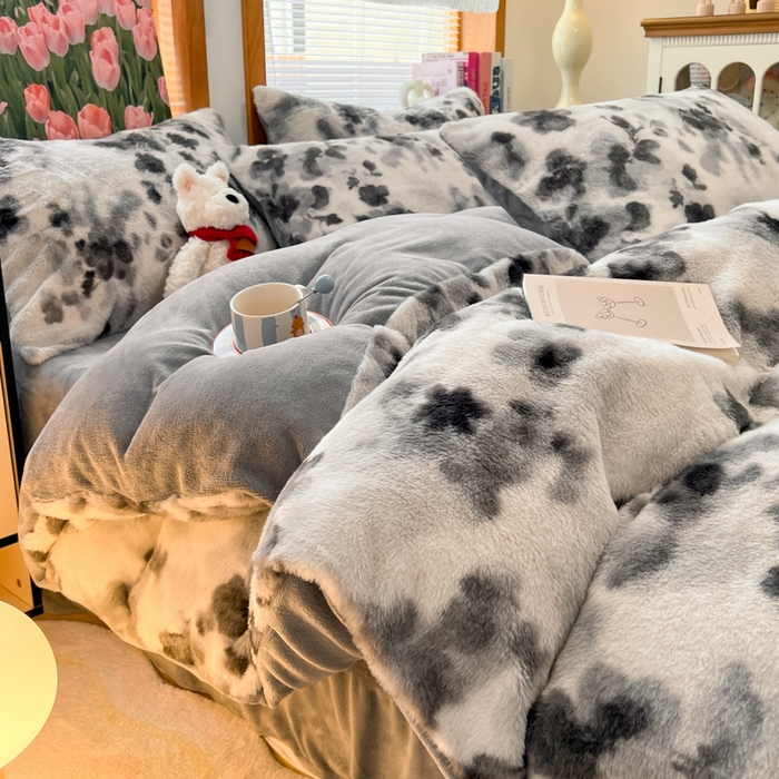 91家纺网 家纺一手货源 找家纺 妖妖家纺 2025新款加厚印花兔毛绒保暖四件套 墨染