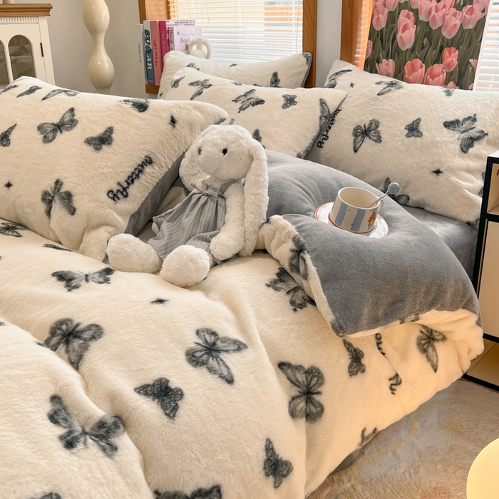 91家纺网 家纺一手货源 找家纺 妖妖家纺 2025新款加厚印花兔毛绒保暖四件套 幻蝶