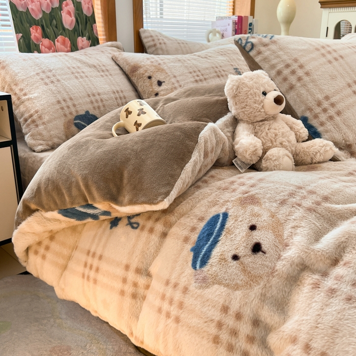 91家纺网 家纺一手货源 找家纺 妖妖家纺 2025新款加厚印花兔毛绒保暖四件套 萌萌奶熊