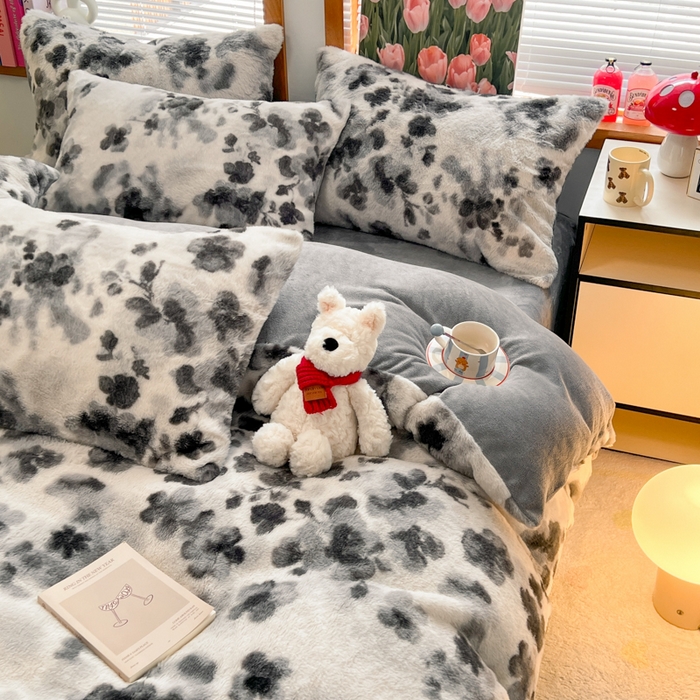 91家纺网 家纺一手货源 找家纺 妖妖家纺 2025新款加厚印花兔毛绒保暖四件套 墨染