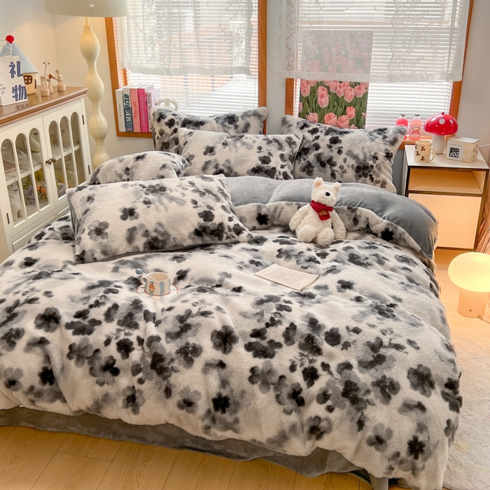 91家纺网 家纺一手货源 找家纺 妖妖家纺 2025新款加厚印花兔毛绒保暖四件套 墨染