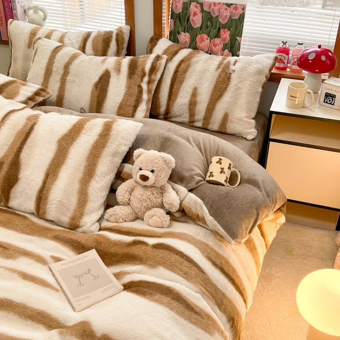 91家纺网 家纺一手货源 找家纺 妖妖家纺 2025新款加厚印花兔毛绒保暖四件套 奶油泡芙