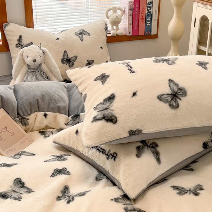 91家纺网 家纺一手货源 找家纺 妖妖家纺 2025新款加厚印花兔毛绒保暖四件套 幻蝶