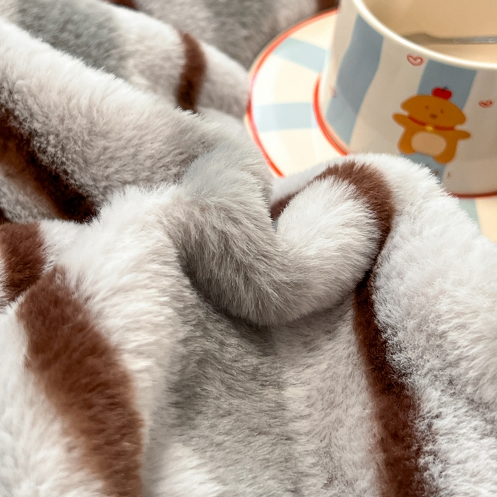 91家纺网 家纺一手货源 找家纺 妖妖家纺 2025新款加厚印花兔毛绒保暖四件套 英伦狗狗